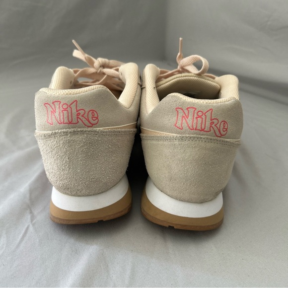 Nike MD Runner SE Guava Ice Gum W Size 10 - Picture 5 of 6